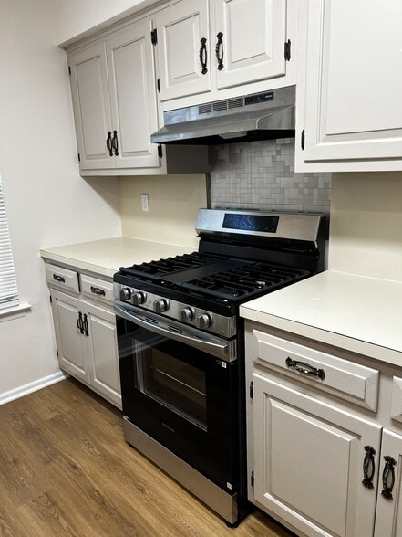New cooking range - 146 Carson Ct