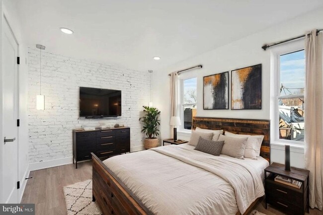 Building Photo - 5043 Spruce St