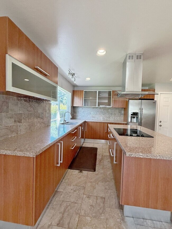 Building Photo - Nice single family home with gorgeous kitchen