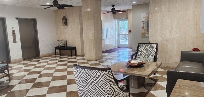 Building Photo - 299 N Riverside Dr