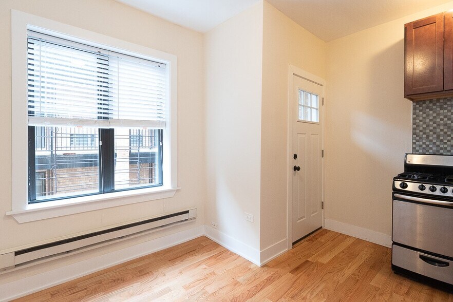 Building Photo - 3731 N Pine Grove Ave