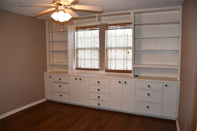 Building Photo - 2316 Shadowdale Dr