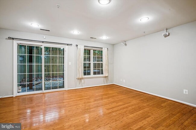 Building Photo - 171 Barrett Pl
