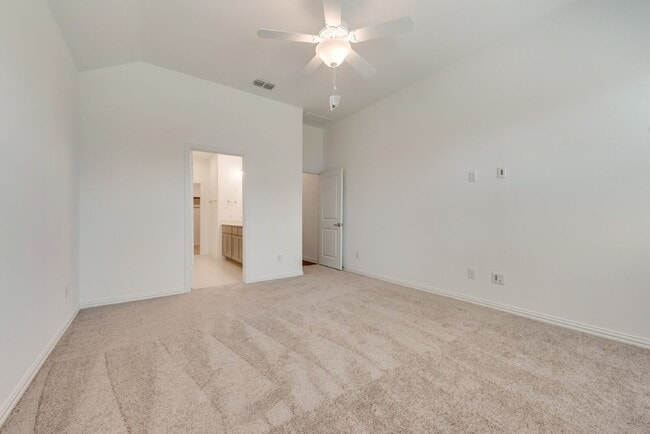 Building Photo - 3514 Honeysuckle Holw