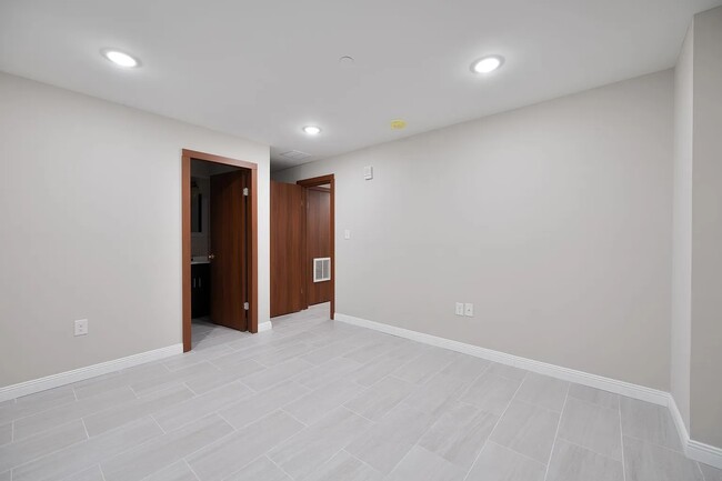 Building Photo - 616 N 40th St