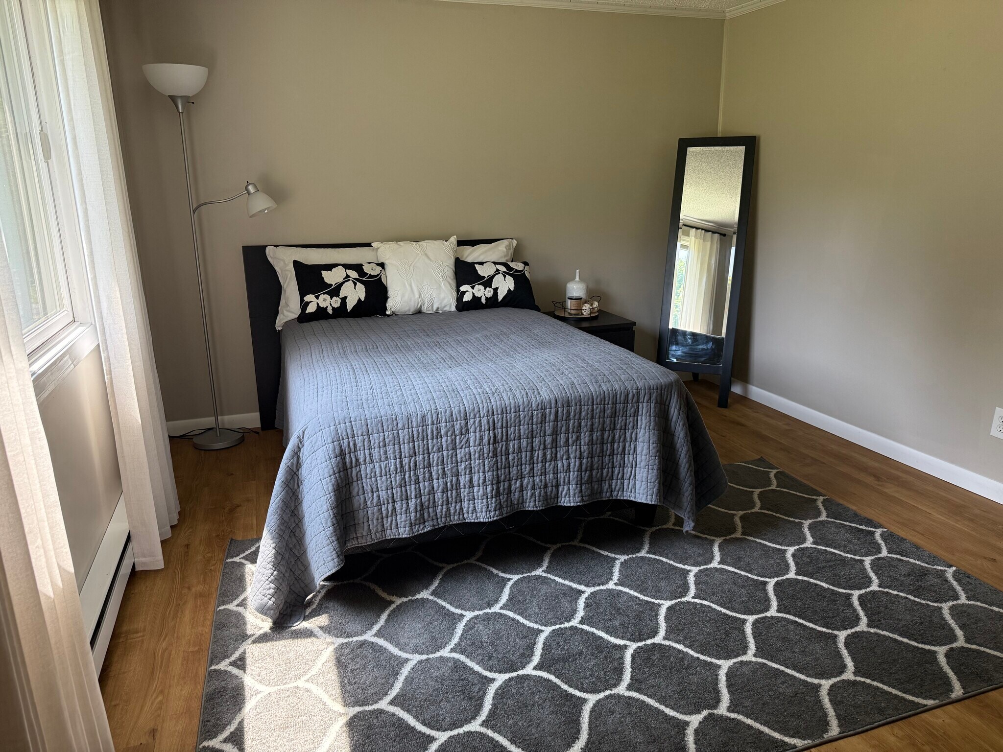 Building Photo - 200 Maple Rd