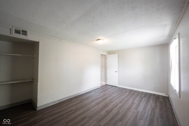 Building Photo - 4840 Leone Dr