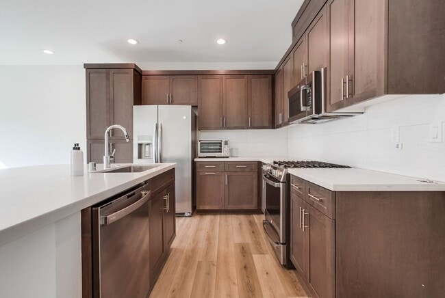 Building Photo - Mira Mesa 3 Bedroom Townhome!