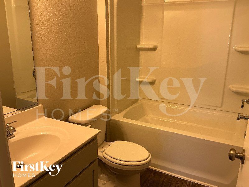 Building Photo - 5026 Apsley Dr