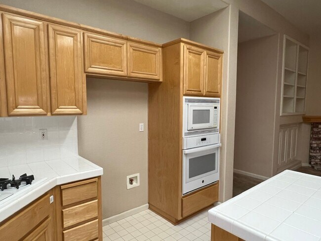 Building Photo - 4 bedrooms with 3 car garage in Rose Lane ...