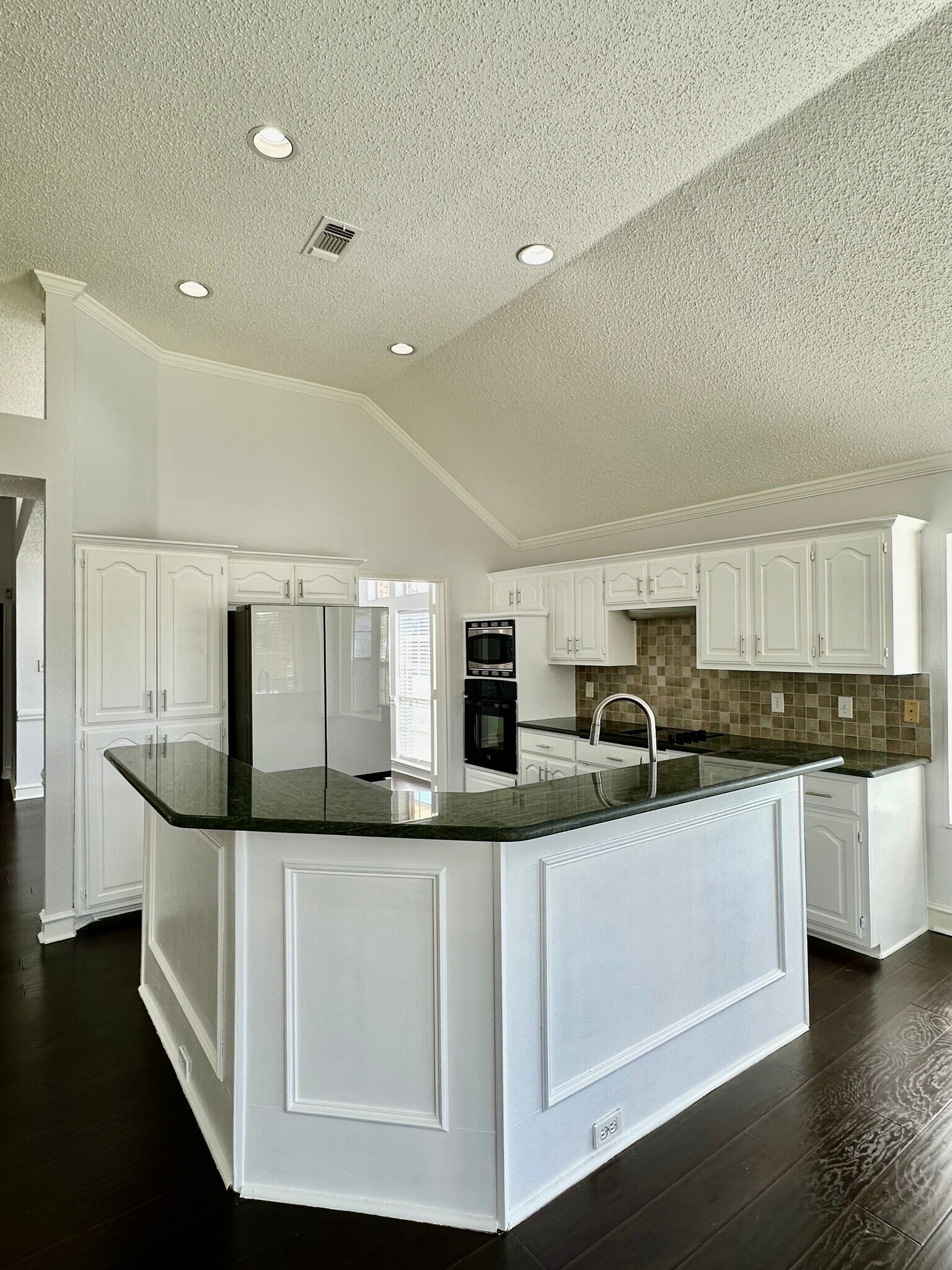 Building Photo - 1301 Royal Palm Ln