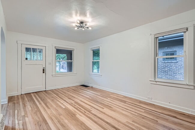 Building Photo - 960 Monroe St