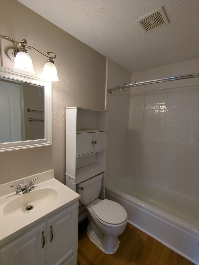 Building Photo - Hixson Duplex