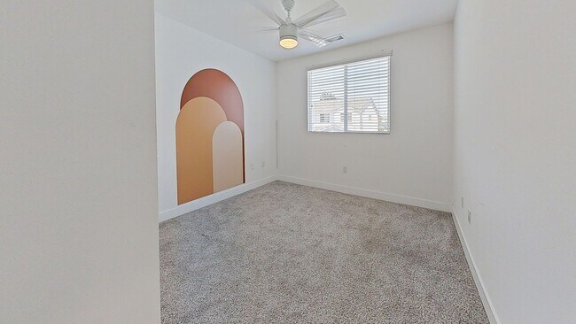 Building Photo - Stunning 5-Bedroom Home in the Heart of Re...