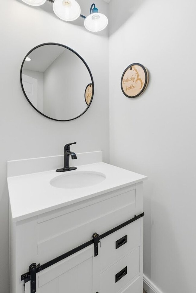 Building Photo - Furnished Home on KY Lake