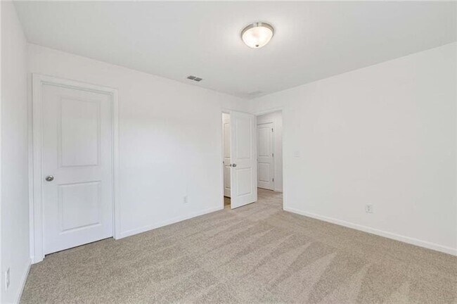Building Photo - 204 Silverleaf Trl