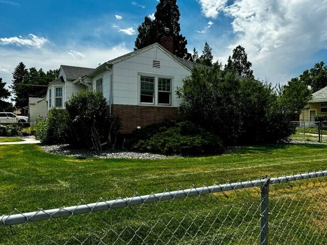 Building Photo - 1870 Converse Ave
