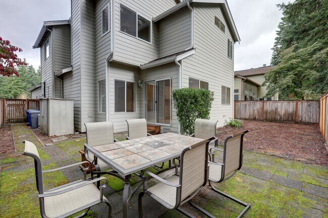 Building Photo - Beautiful 3bd, 2.5ba Home in Klahanie Available!