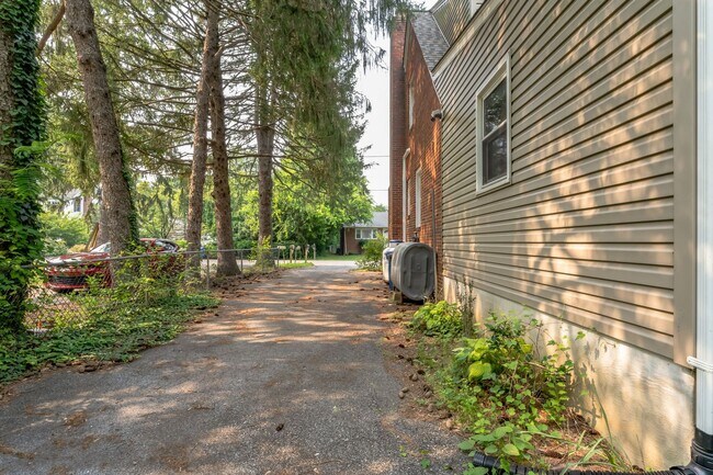 Building Photo - 4-bedroom, 2.5-bath home located in Upper Marlboro