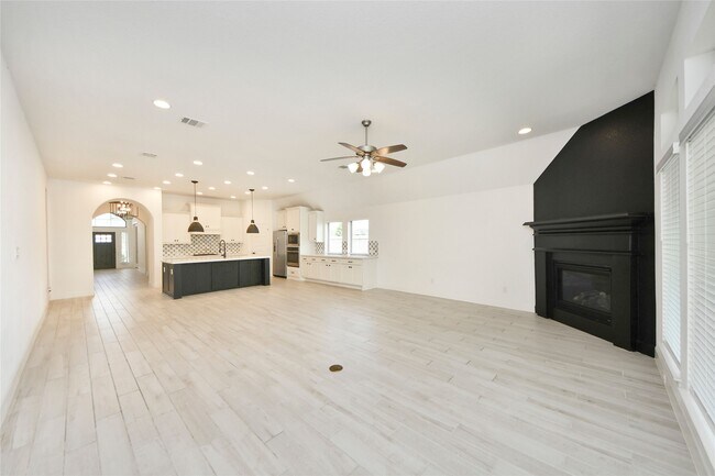 Building Photo - 2130 Coyote Run Dr
