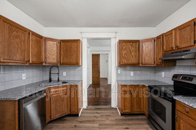 Building Photo - 418 N Drexel Ave