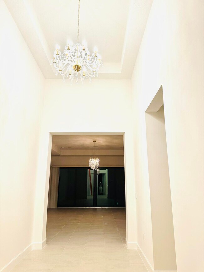 Building Photo - 12465 SW Crystal Cv Dr