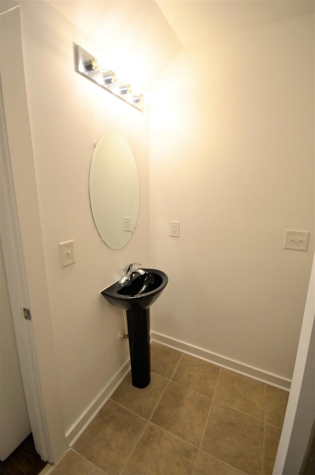 Building Photo - 142 Moreland Ave SE