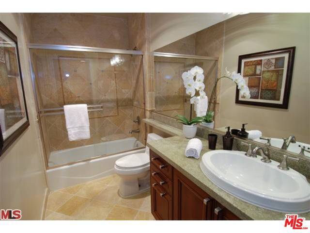 Building Photo - 11911 Mayfield Ave