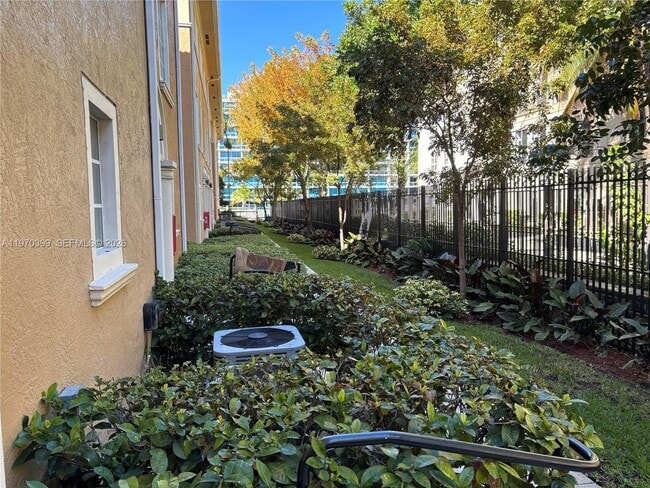 Building Photo - 2981 NE 185th St