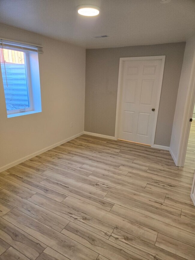 Building Photo - House with Primary Suite