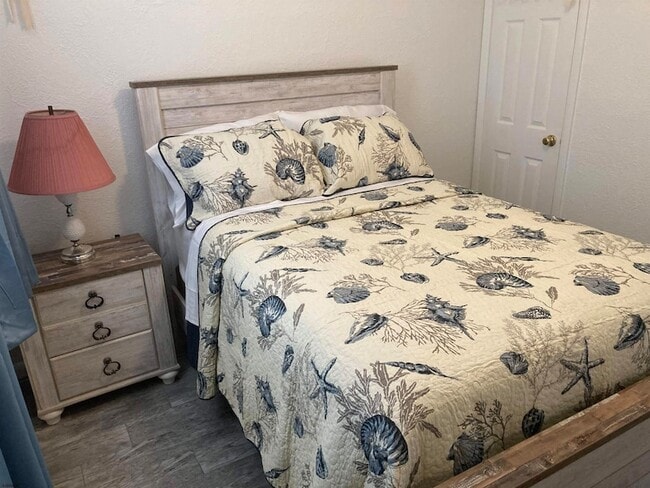 Building Photo - 101 E Cresse Ave