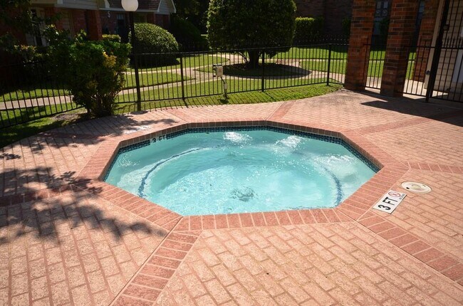 Building Photo - 1601 Faro Dr