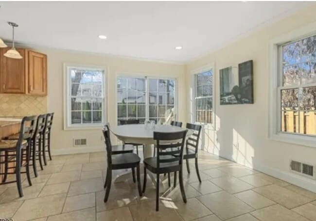 Building Photo - 530 Hort St