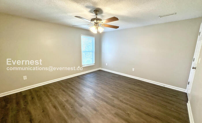 Building Photo - 2113 Stapp Dr NE