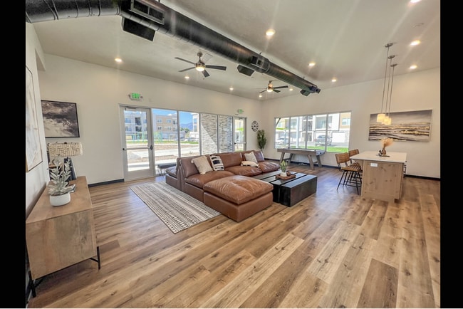 Building Photo - 2303 E 830 S