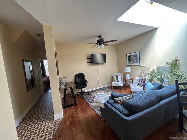Primary Photo - 611 Linwood St