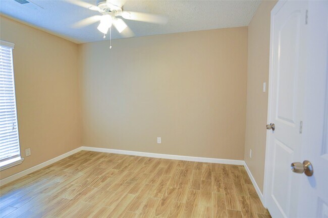 Building Photo - 7007 Glen Rosa Dr