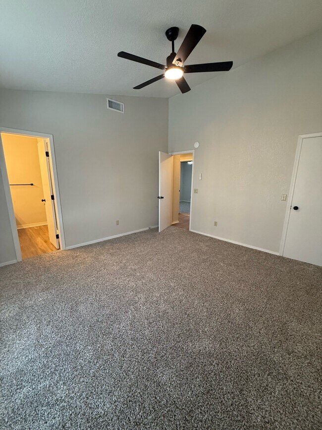 Building Photo - 8232 Wilshire Ridge Dr