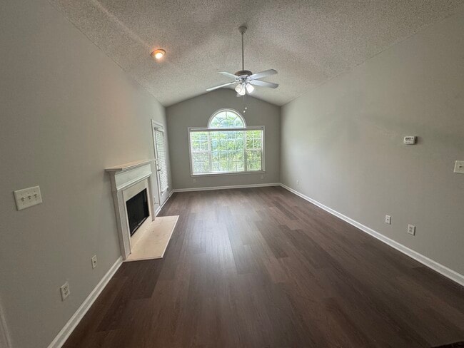 Building Photo - 6118 Woodland Ln