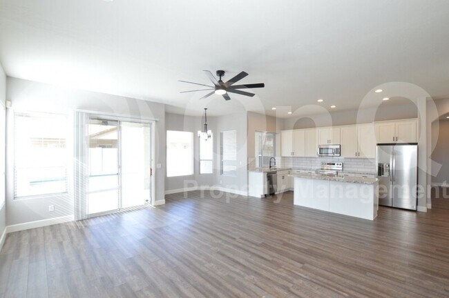 Building Photo - 1312 W Chilton Ave