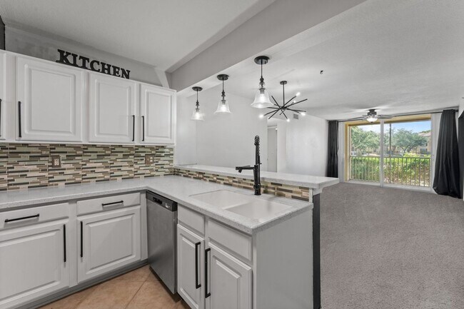 Building Photo - Conveniently located 3 bedrooms 2 bathroom...