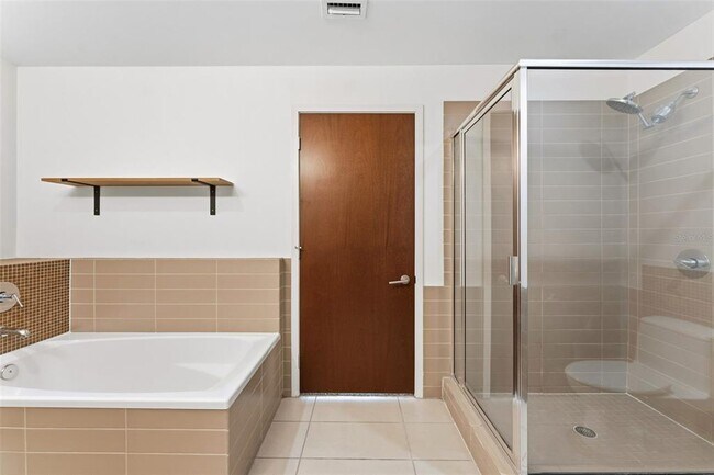 Building Photo - 912 Channelside Dr