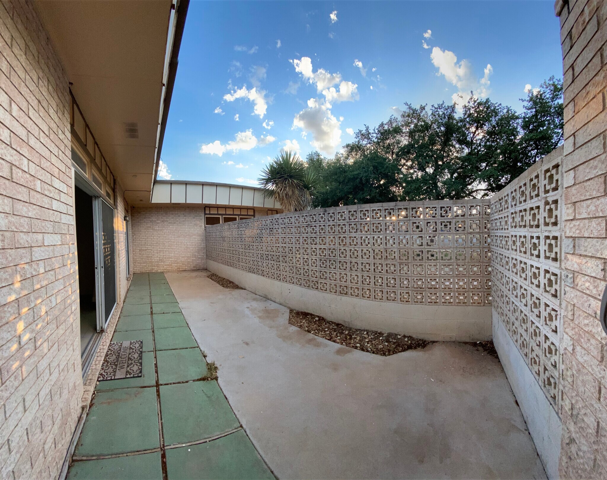 Patio 2 - 2901 W Illinois Ave