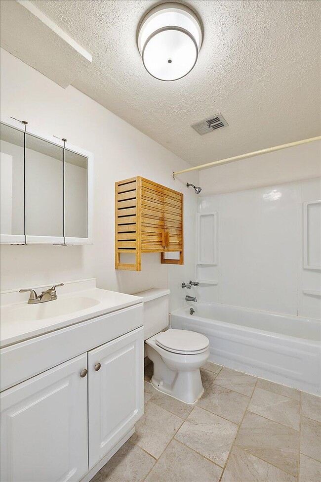 Building Photo - 603 Gott St