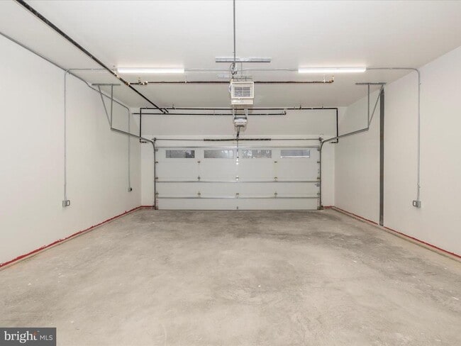 Building Photo - 210 E 2nd St