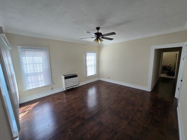 Building Photo - 1667 S Westmoreland Blvd