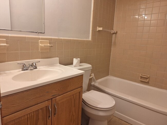 Building Photo - Charming 3 bedroom bungalow freshly updated