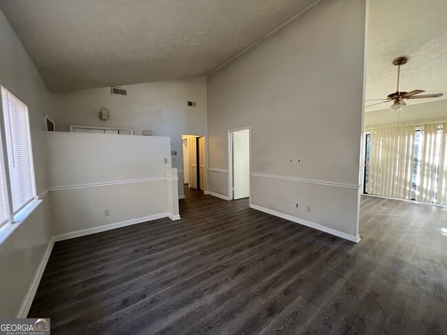 Building Photo - 7560 Taylor Rd