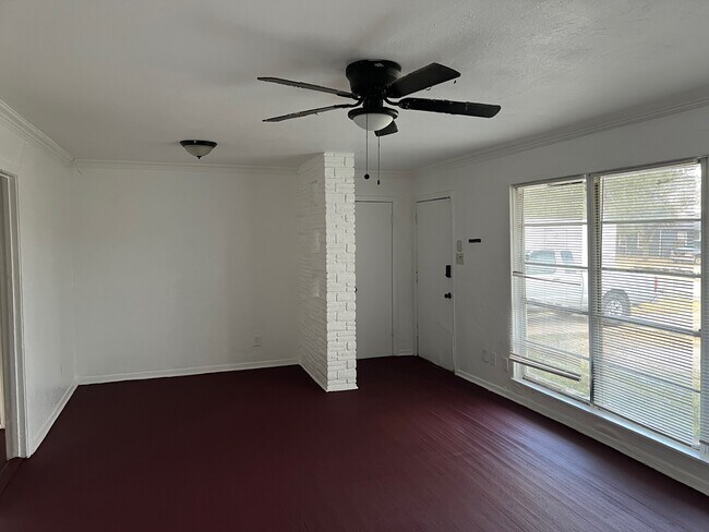 Building Photo - 1306 Scarborough Ln