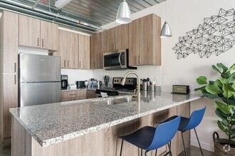 Building Photo - Live in Midtown for $1,515 – Prime Location!